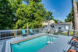 Spacious Home with Hot Tub, 14 Mi to Downtown ATL! - فيربورن