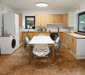 10 min subway U-Bahn to Marienplatz 130 m2 - 4BR - 2Bath