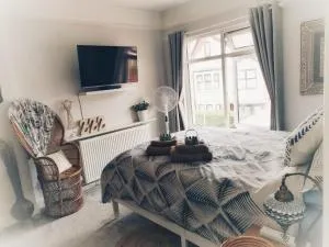 Aqua View, New Brighton Beach - 1 bedroom apartment #Liverpool #Beatles - 新布赖顿