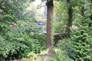 Delux 5 bed house lots private car parking, short walk to high st, shops