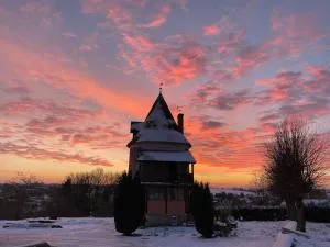 Jolie tour du 13ème siècle - 孔夫朗叙尔昂耶