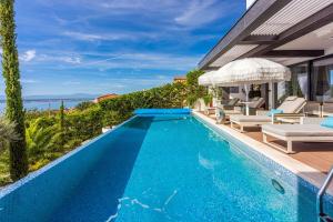 Luxusvilla mit Infinity-Pool, Wellnessbereich, 1 km zum Strand 