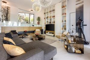 Luxusvilla mit Infinity-Pool, Wellnessbereich, 1 km zum Strand