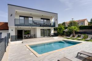 Beautiful new villa with a pool near beach - by TRAVELER tourist agency Krk ID 2410