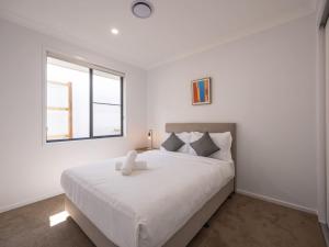 Brand New 4Bs Home near Shops and Park at Greenbank