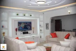 Nikita's Serene Home's - Mutet