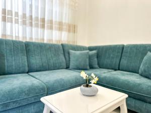 TURQUOISE Central 2BR Apartment