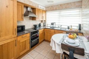 Chatsworth Ground Floor Apartment!