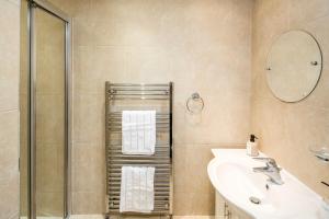 Chatsworth Ground Floor Apartment!