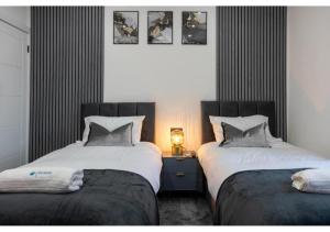 Luxurious Duplex in Bolton, 2 Bedroom, Sleeps 6 with Parking, perfect for short & long stay