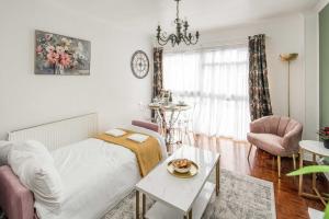 Chatsworth Ground Floor Apartment!