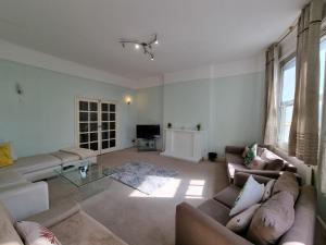 Budget Spacious Flat Fits 5 people in W2