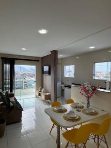 Excelente Apto Praia do Morro, 2Qts com Suite, Wi-Fi e Garagem