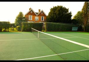 The Highlands - Iden nr Rye - Tennis Court