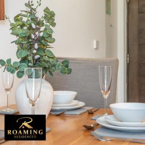 Sleeps 6 - Central - Free Secure Parking - 2 Bath