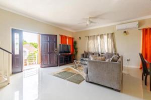 Modern 2br House w Pool and Sea View in Ocho Rios