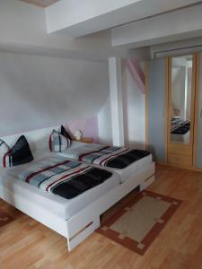 Tangermünde Zum S c h m u c k Giebel - Pension & FeWo