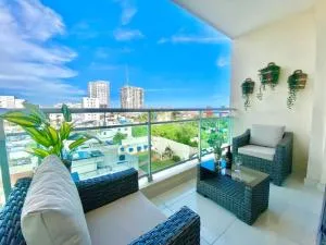 Upscale City Center Apt, Pool - Los Prados