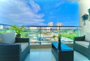 Upscale City Center Apt, Pool