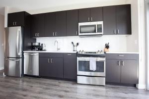 Luxury Apt with Balcony In Seaport