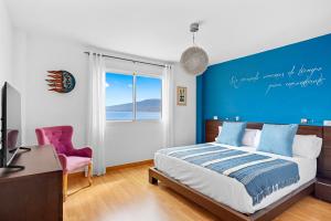 Frontline Beach Apt with Terrace