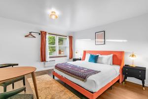 Superior King Room room in Town House Lodge