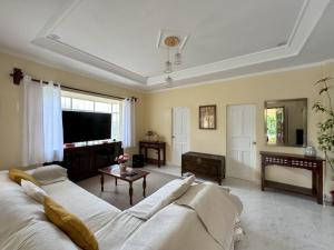 Cajigal Farmhouse - high speed converge internet and AC in 2 bedrooms