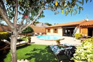 Proche Château de Salses, Maison avec piscine - Baixas