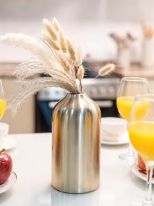 Stunning Panoramic Sea & Marina Skyline View