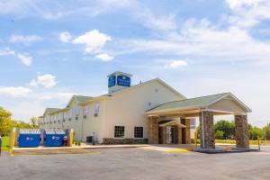 Cobblestone Inn & Suites - Winters