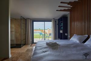 B&B / Chambres d'hotes Le repaire Lagardere : photos des chambres