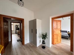 Deluxe One-Bedroom Apartment room in Red Bike Hostel