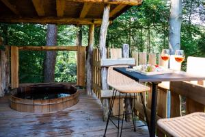 La Cabane de lÉtang du Domaine de la Forestière