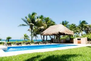 Ocean Front Condominium - Puerto Aventuras