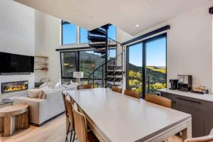 Electric Pass Lodge 606 by Snowmass Mountain Lodging
