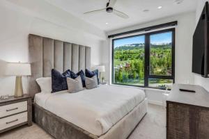 Electric Pass Lodge 605 by Snowmass Mountain Lodging