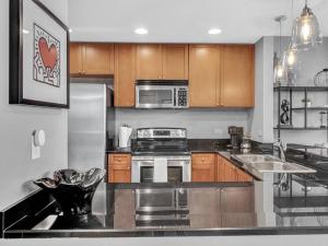 Lake Eola Thornton Park Modern 2Bed 2Bath Secure Parking