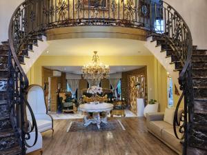 Mount Grand Boutique - 110 Mount Street