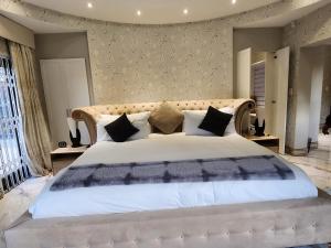 Mount Grand Boutique - 110 Mount Street