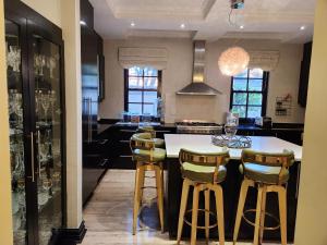 Mount Grand Boutique - 110 Mount Street