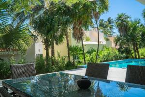 3BR Home, Steps from Spectacular Beach, Private Pool