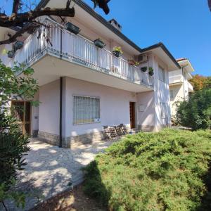 Ampio bilocale con giardino