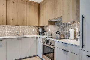 Electric Pass Lodge 504 by Snowmass Mountain Lodging