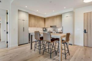 Electric Pass Lodge 504 by Snowmass Mountain Lodging