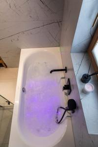 MOUNTAIN BASE - Apartament Diamentowe Tarasy 2 z wanną z hydromasażem