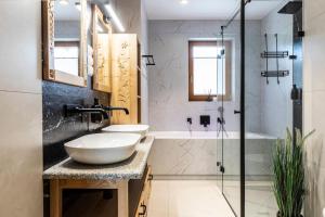 MOUNTAIN BASE - Apartament Diamentowe Tarasy 2 z wanną z hydromasażem