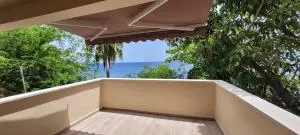 Schoelcher Beau T2 tout confort vue sur mer Wifi gratuit - La Batelière