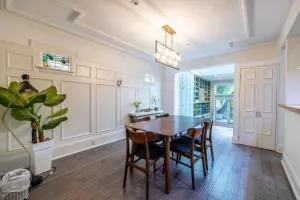 Double bedroom on up or 3 bedrooms in basement near Eglinton subway station - Forest Hill