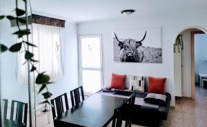 2 bedroom apartment with a pool