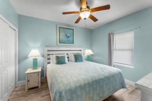 Family and Friends Beach Resort Condo for 8! Steps from the Beach! By Dolce Vita Getaways!